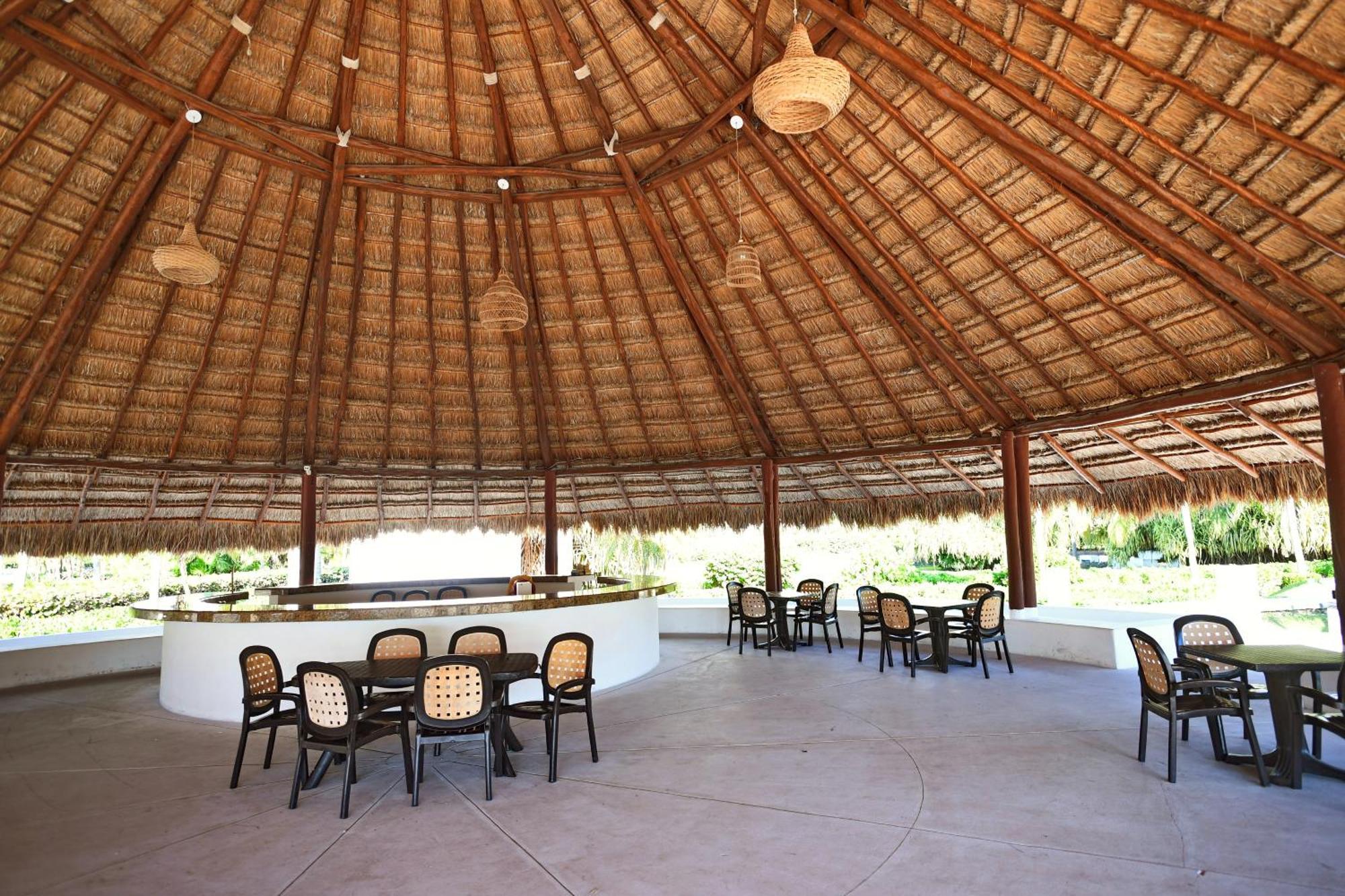Beachfront Apartment Blue Vista Cancun Exterior photo